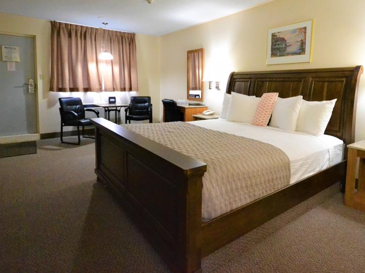 Newmarket Inn | East Gwillimbury, Ontario, L9N 0J2 | 16