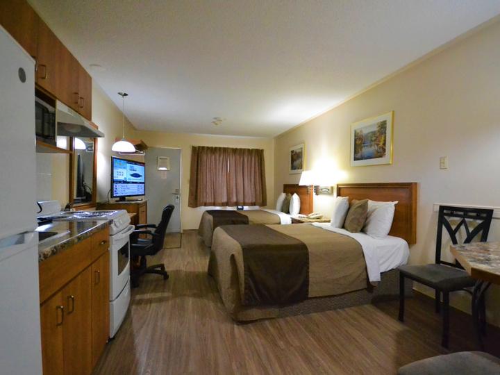 Newmarket Inn | East Gwillimbury, Ontario, L9N 0J2 | 14