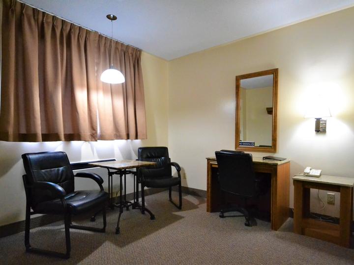 Newmarket Inn | East Gwillimbury, Ontario, L9N 0J2 | 17