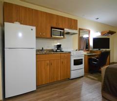 Newmarket Inn | East Gwillimbury, Ontario, L9N 0J2 | Fridge, stove and microwave in kitchenette unit