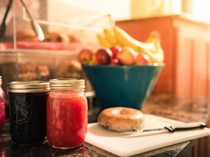 Newmarket Inn | East Gwillimbury, Ontario, L9N 0J2 | 4