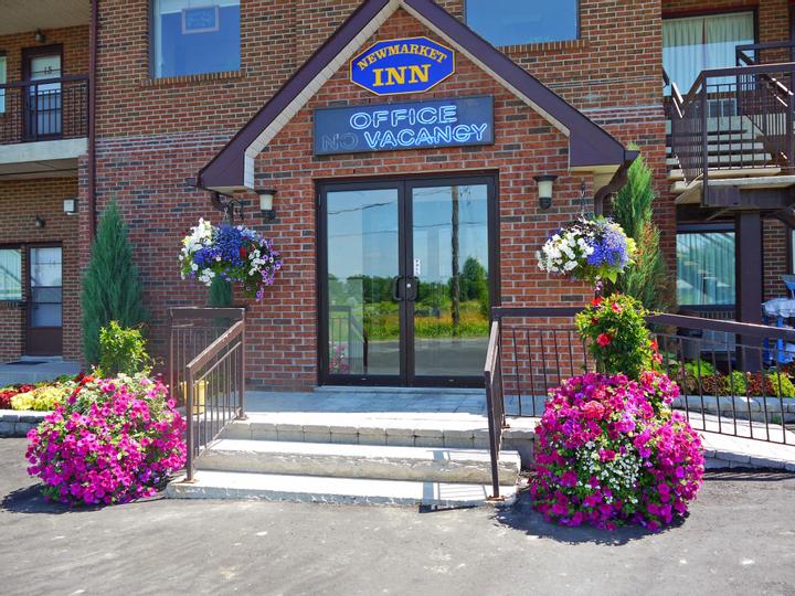 Newmarket Inn | East Gwillimbury, Ontario, L9N 0J2 | 2