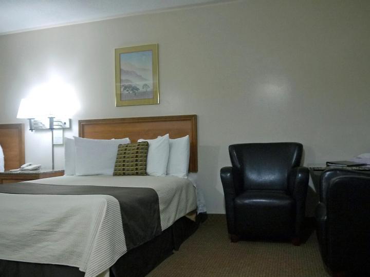 Newmarket Inn | East Gwillimbury, Ontario, L9N 0J2 | 25