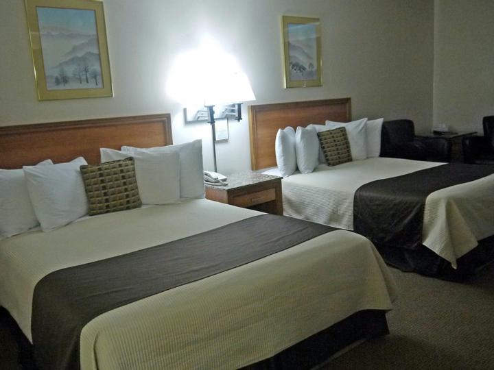 Newmarket Inn | East Gwillimbury, Ontario, L9N 0J2 | 24