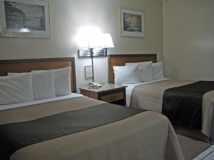 Newmarket Inn | East Gwillimbury, Ontario, L9N 0J2 | 30