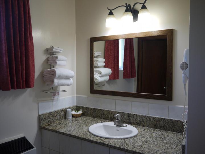 Newmarket Inn | East Gwillimbury, Ontario, L9N 0J2 | 31