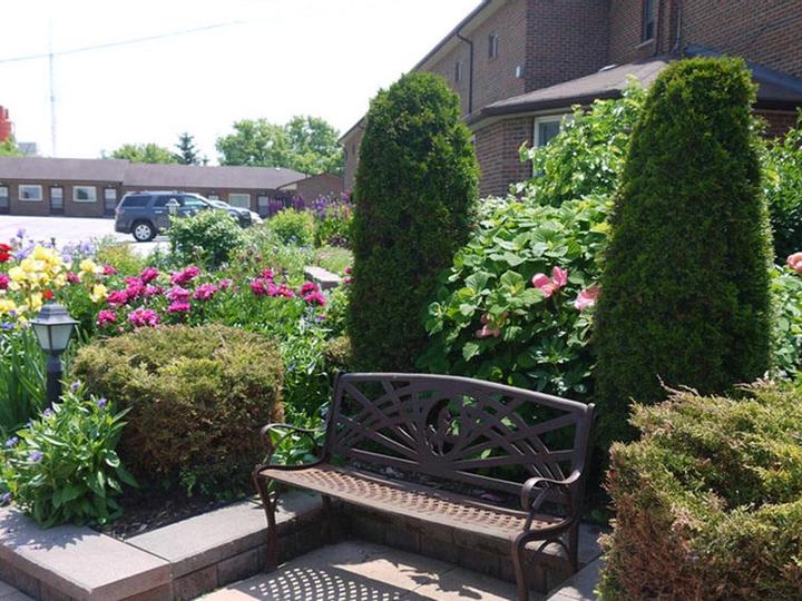 Newmarket Inn | East Gwillimbury, Ontario, L9N 0J2 | 3