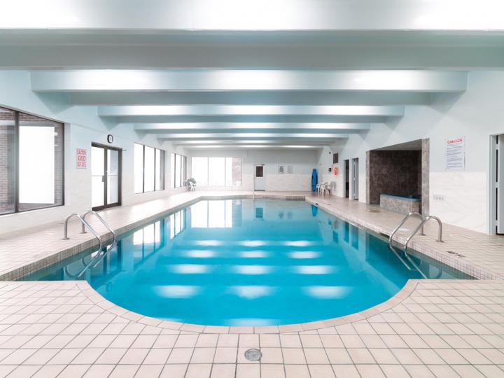 Newmarket Inn | East Gwillimbury, Ontario, L9N 0J2 | 3