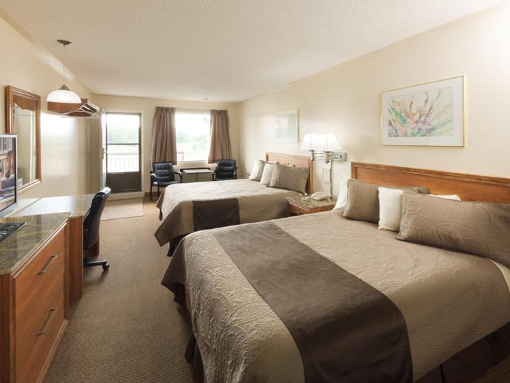 Newmarket Inn | East Gwillimbury, Ontario, L9N 0J2 | 4